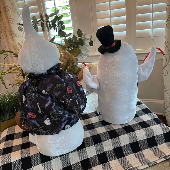 “HEY BOO" HALLOWEEN WHITE GHOSTS
ADORABLE SET OF 2 - Picture 2 of 9
